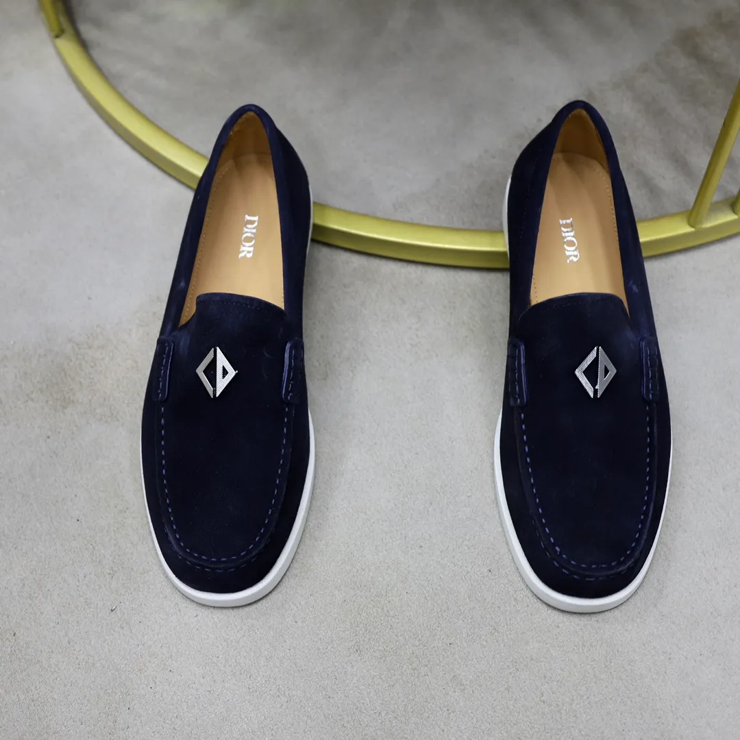 Ex-factory price: 540🙅‍♂️🙅‍♂️🙅‍♂️ Brand: Dior DIOR Standard code: Men's code 38/44 (45 can be customized) Grade: Same as the official website Material: Original cowhide stitching, cowhide lining, original TPU wear-resistant soft outsole Style categories: Leisure and sports version, footwear for driving, young fashion, European and American trends, British style Color: actual picture color